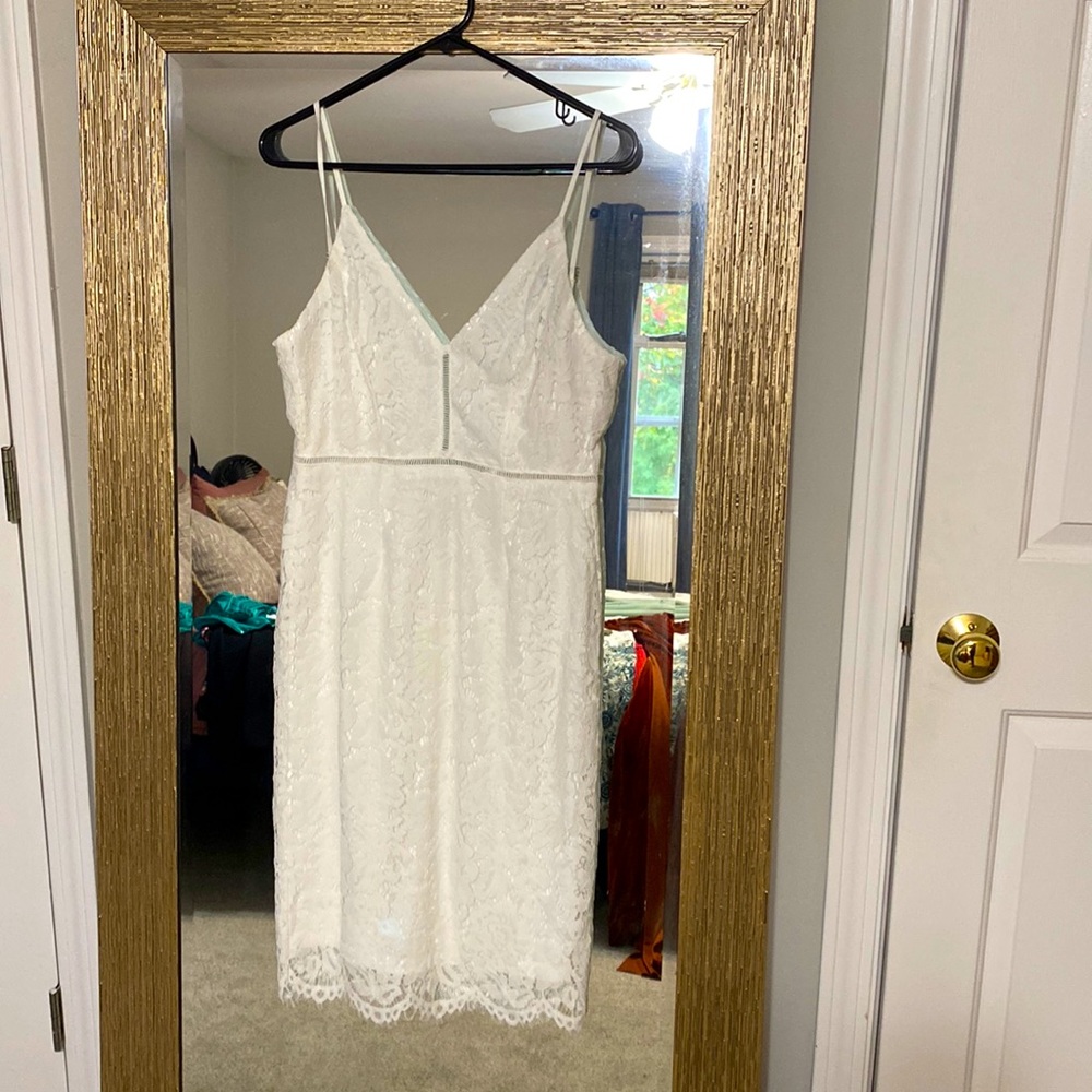 White dress - Picture 2 of 4